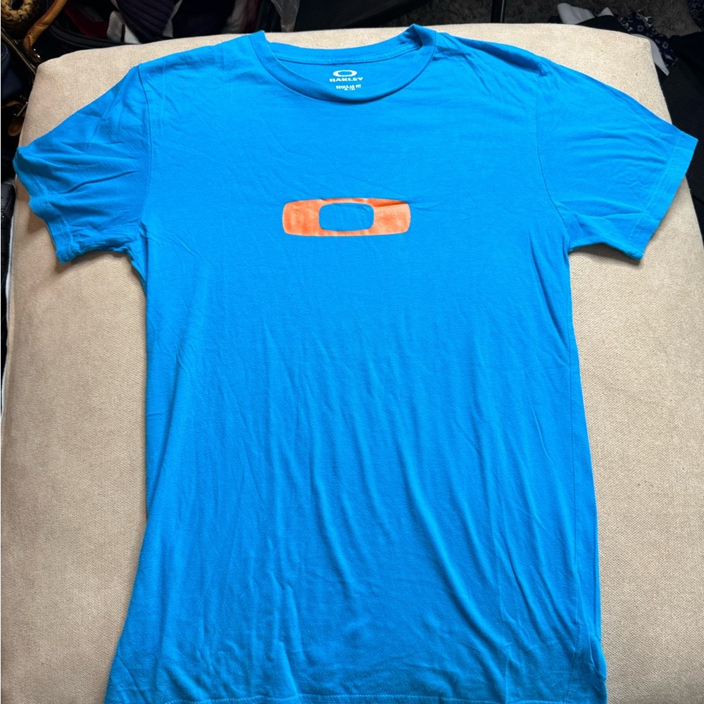 Men’s Oakley t shirt